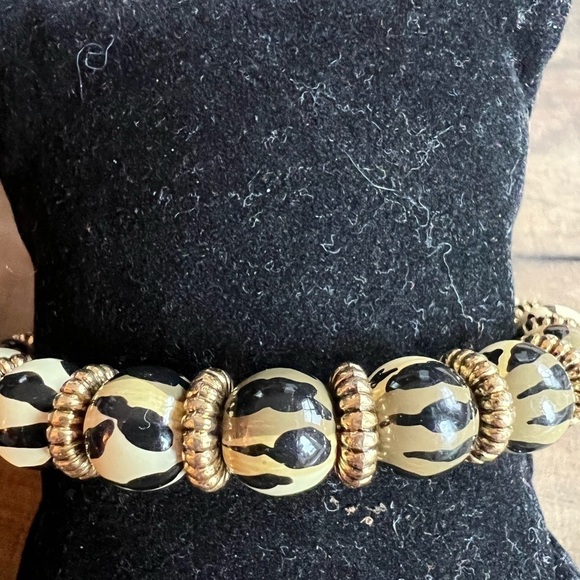 VINTAGE BEADED  TAN AND BROWN ANIMAL PRINT STRETCH BRACELET - Picture 1 of 3